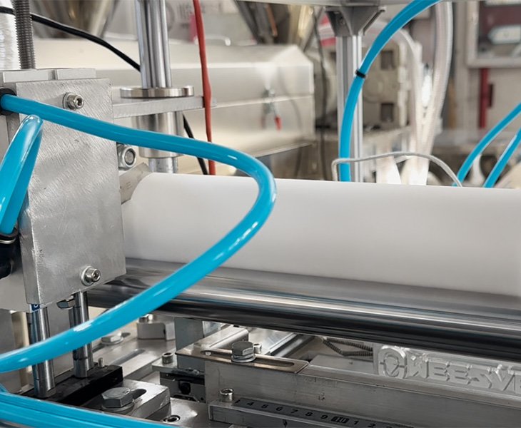 Automatic cutting machine